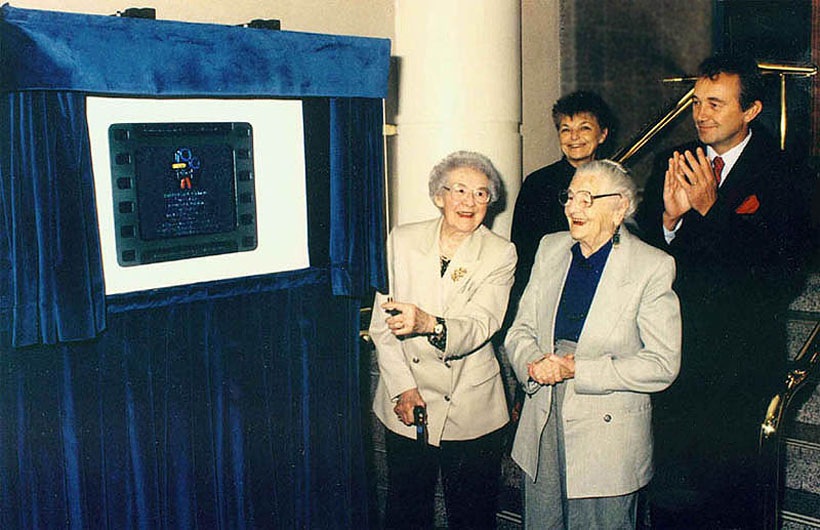 Unveiling to plaque to Stanley Watkins and George Groves in Warners cinema in 1996